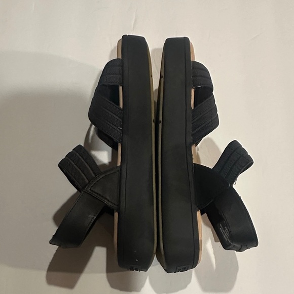 Sperry Bayou plushstep Black and Tan stretchy strap Sandals with heel cushion - Picture 2 of 10